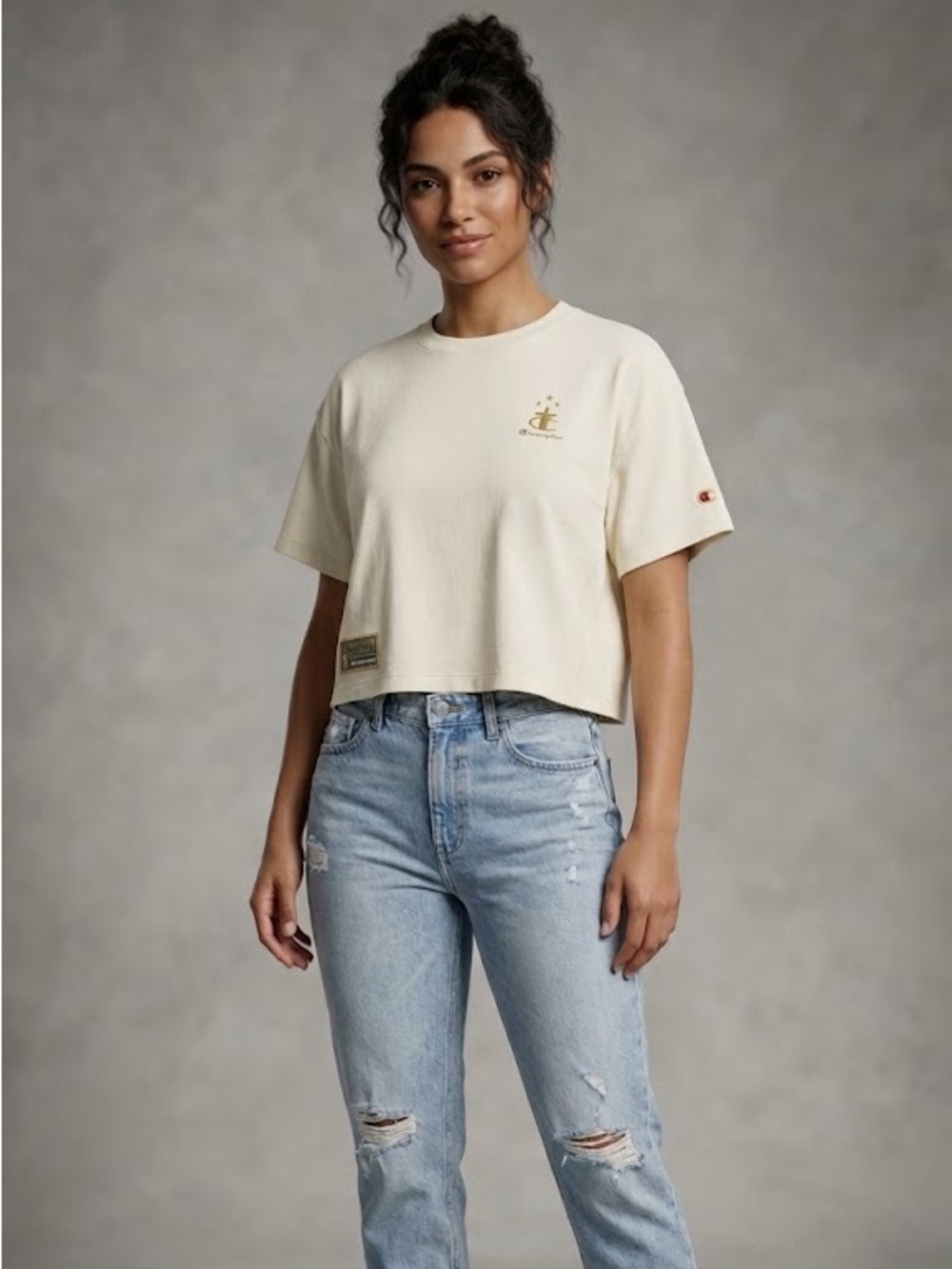 NWT Champion Women’s off-white Tee Premium Sportswear Logo T-Shirt Size M